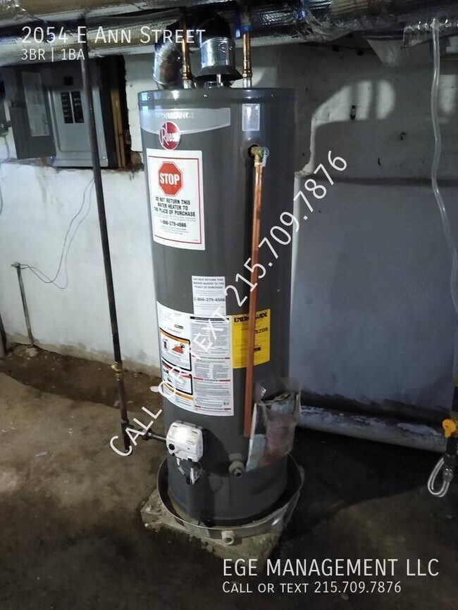 Building Photo - 2054 Ann St