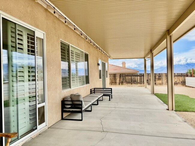 Building Photo - 13697 Mountain Top Dr