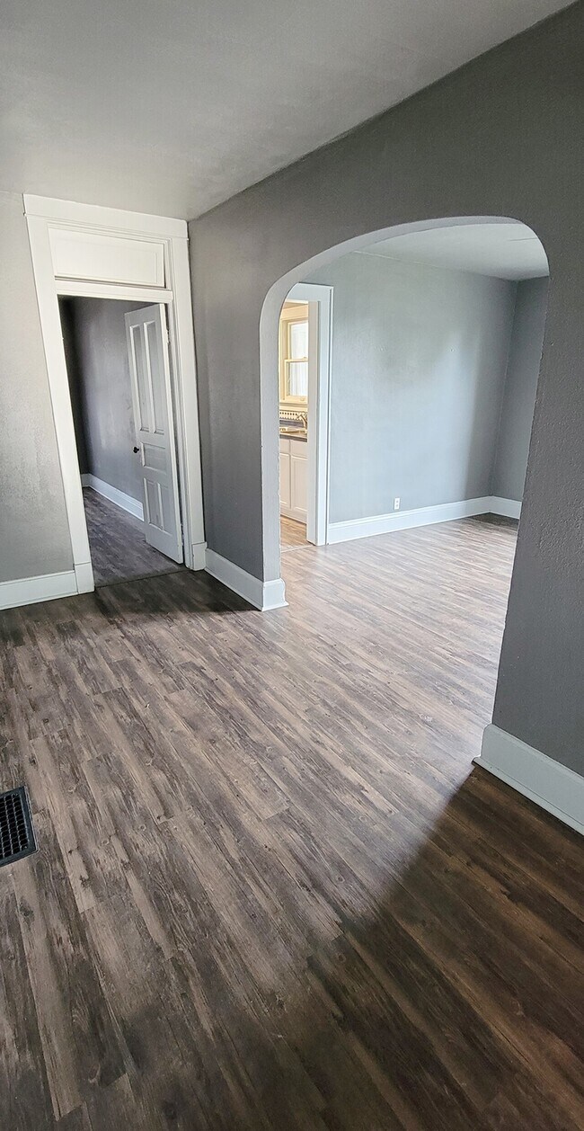 Building Photo - 447 Locust St. Unit 2