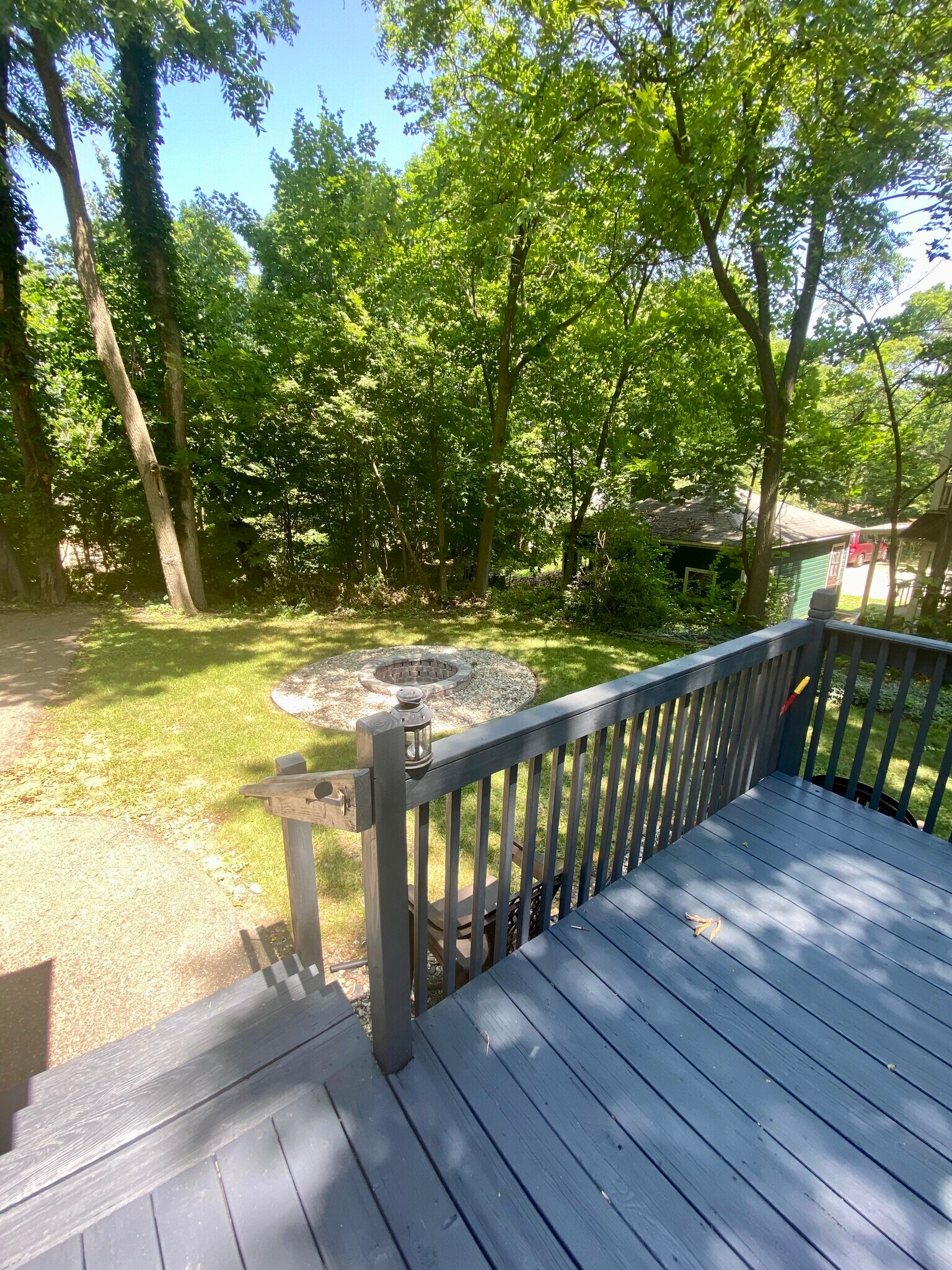 Lawn and fire pit - 952 Grant St