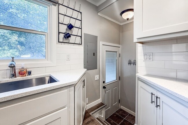 Building Photo - Remodeled 3-Bedrom Richland Alphabet Home ...