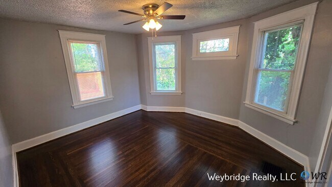 Building Photo - 3-Bed 1 Bath House located in a cul-de-sac...