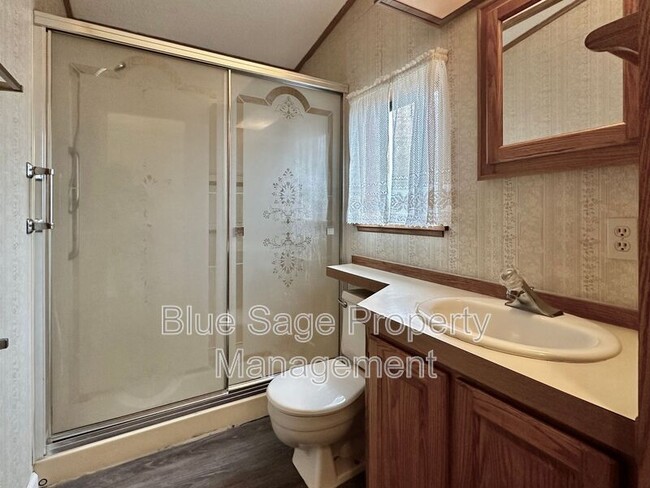 Building Photo - 110 Green Briar Ln