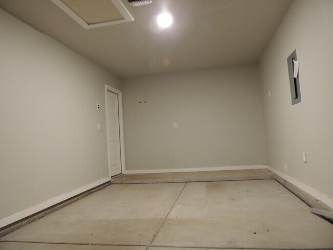 Building Photo - 1200 Cajun St