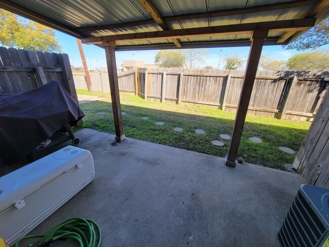 Building Photo - College Station - Cozy 2 Bedroom 1.5 Bath Condo for Lease