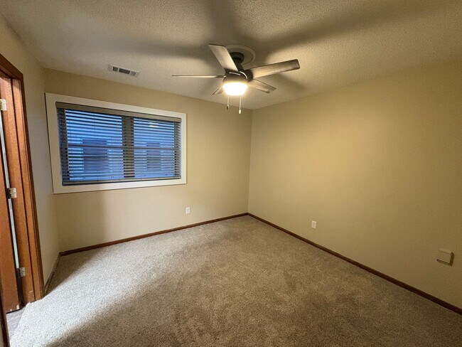 Building Photo - Available May 6th! Remodeled 1 bedroom unit