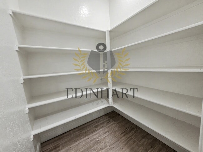 Building Photo - 1132 S Simon St