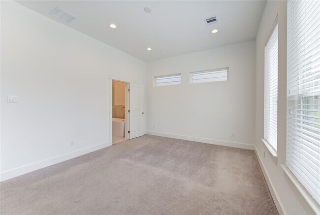 Building Photo - 564 Janisch Rd