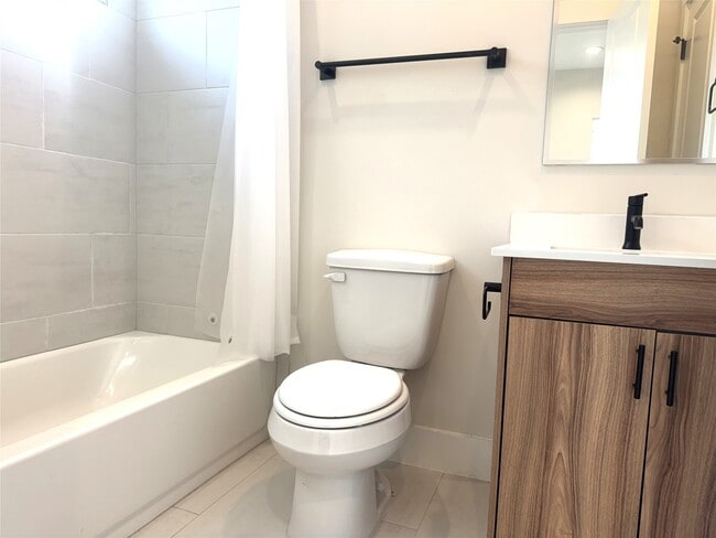 Building Photo - 5338 Donovan Gdns Ln