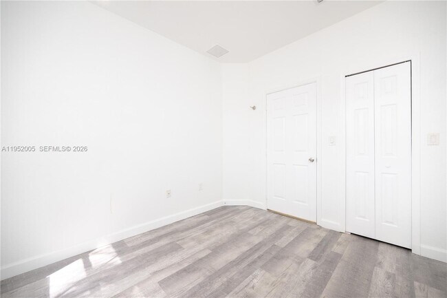 Building Photo - 2532 SE 15th Ct