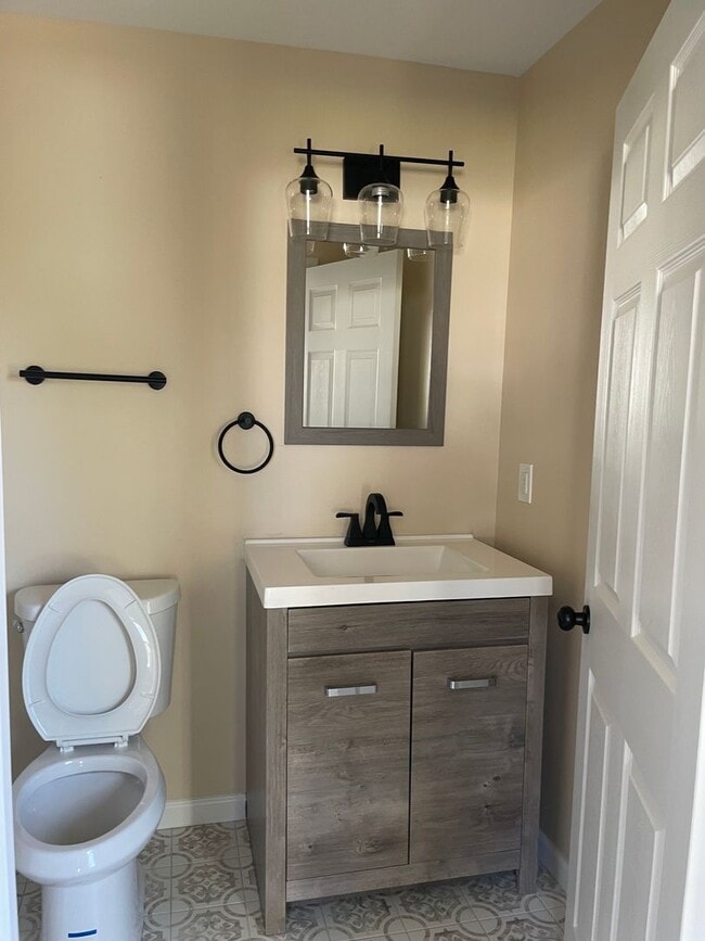 Building Photo - Knoxville 37914 - 2 bedroom 1 bath home - ...