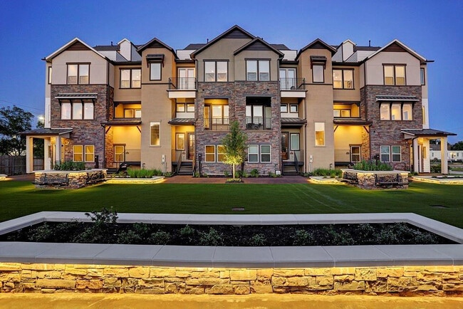 Building Photo - 2643 Fountain Key Blvd