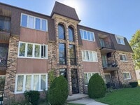 Building Photo - 6027 W 103rd St