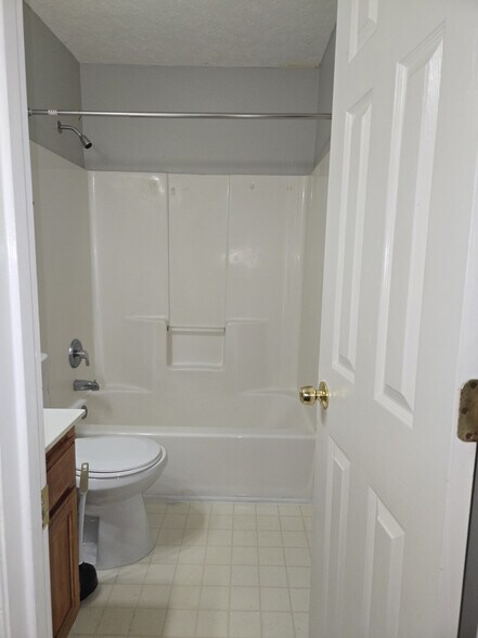 Building Photo - 3555 Seneca Forest Dr