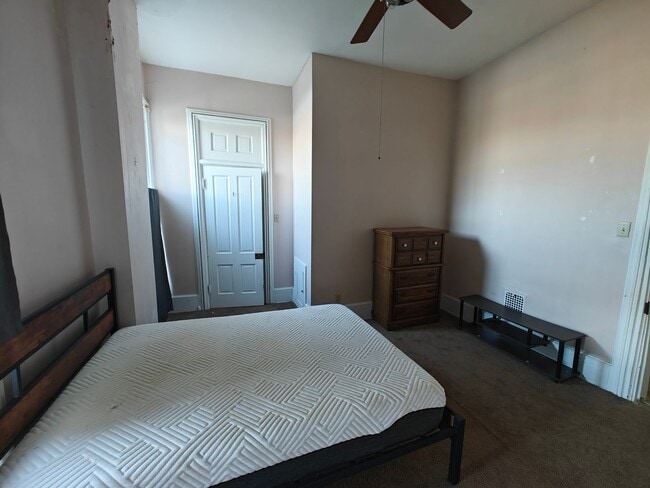 Building Photo - 28 W Franklin St