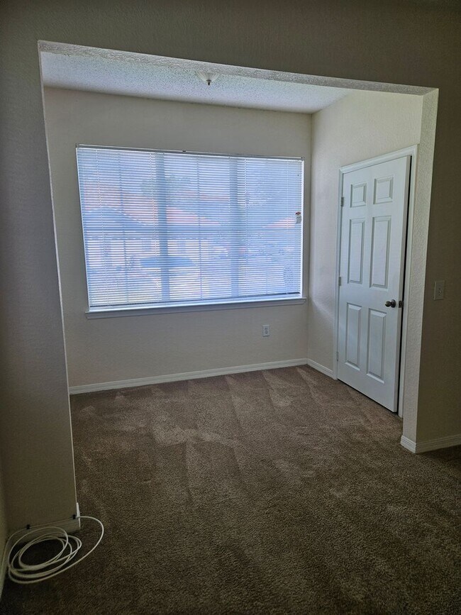 Building Photo - Beautiful First Floor, 1 Bedroom, 1 Bath, corner unit for rent in the Enclave of New Tampa