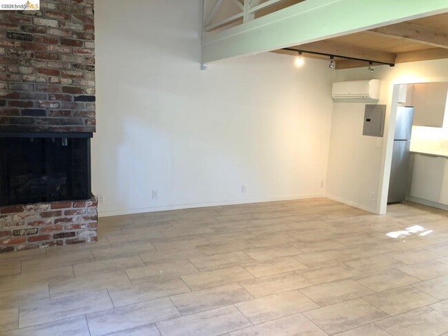 Building Photo - 21 Waverley Ct