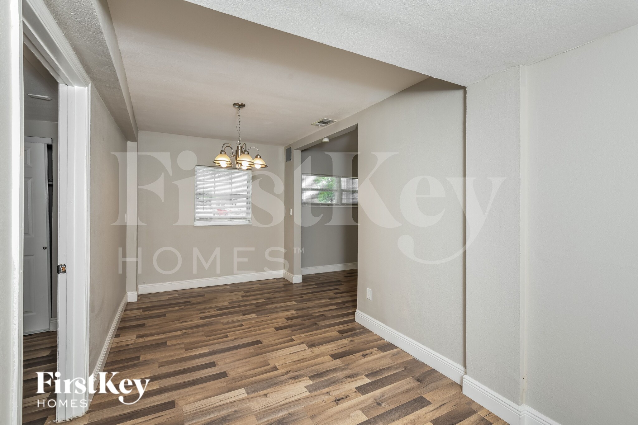 Building Photo - 611 Hewett Dr