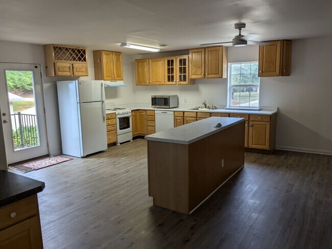 Newly remodeled, full kitchen - 602 Walter Scott Ln