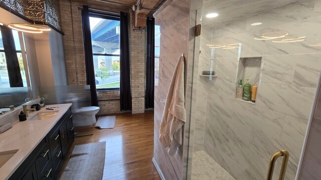 Building Photo - 602 S 9th St