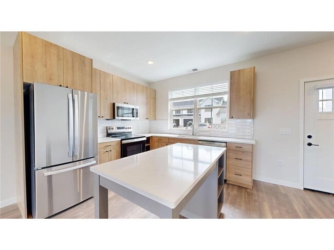 Building Photo - 1411 190th Ave NE