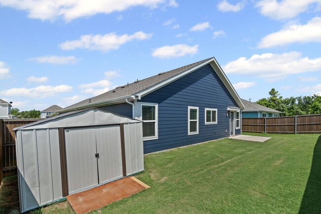 Building Photo - Craftsman in Cleburne