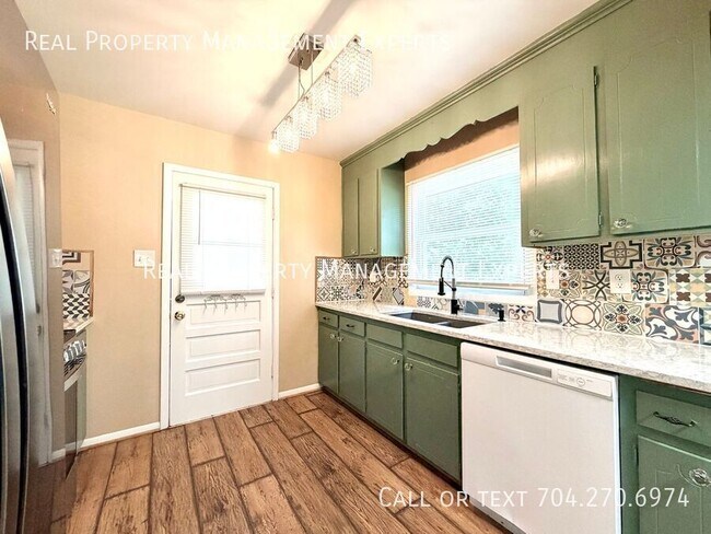 Building Photo - 4008 Irvington Dr