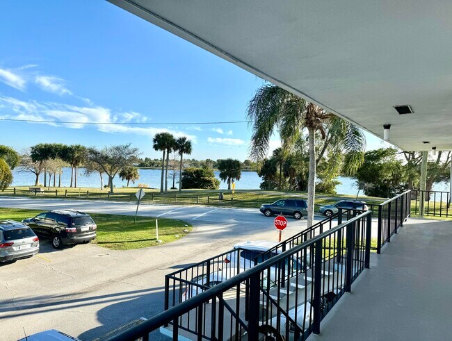 Building Photo - 3080 Lake Osborne Dr