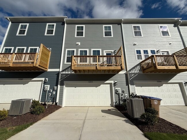 Building Photo - **OFFERING RENT PROMOTION FOR FIRST 6 MONTHS** New Construction 4BD, 3.5BA Wake Forest Townhome w...