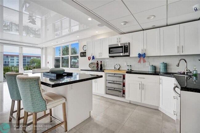 Building Photo - 1150 Hillsboro Mile