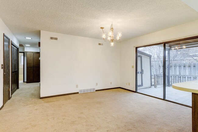 Building Photo - Charming Residence in a Prime Location 3bed/2bath - Shop Not Included