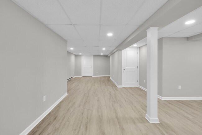 Building Photo - 26 Seminole Cir