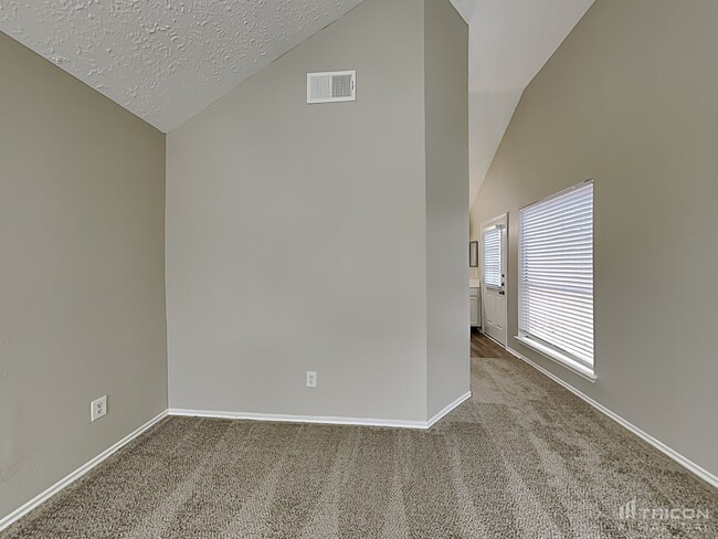 Building Photo - 8711 Croteau Dr