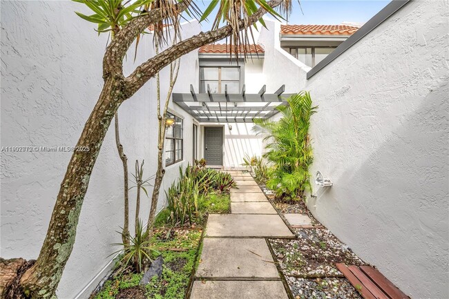 Building Photo - 295 Fern Dr