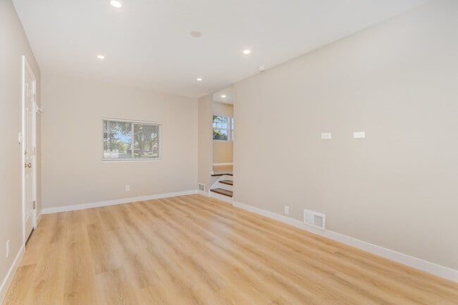 Building Photo - 15824 S Collins Dr