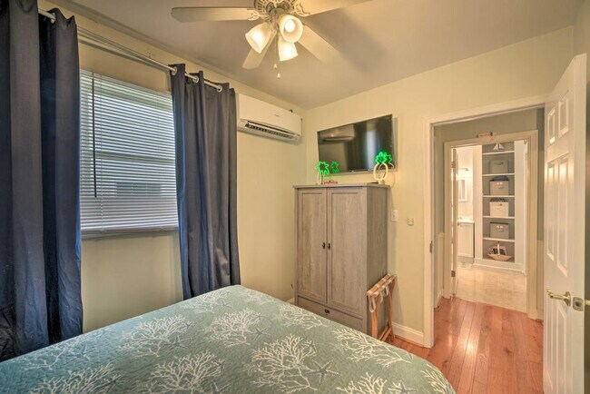 Building Photo - 8320 Bayside Rd