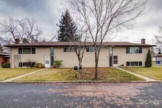 Building Photo - Spacious 3 bedrooms and 2 bathrooms Duplex...