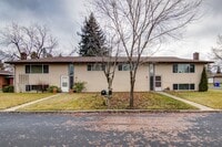 Building Photo - Spacious 3 bedrooms and 2 bathrooms Duplex...