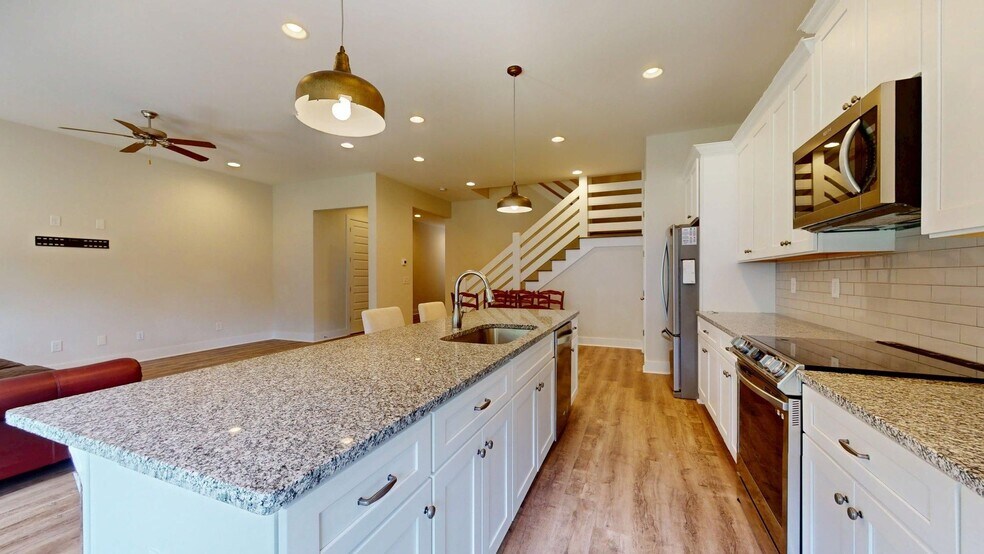 Building Photo - Owens Crossing Townhome