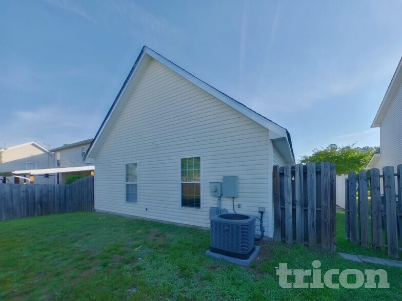 Building Photo - 1860 Duke Adam St