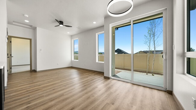 Building Photo - 367 Toms Cyn Dr