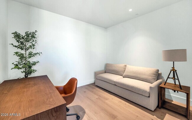 Building Photo - 6302 E Camelback Rd