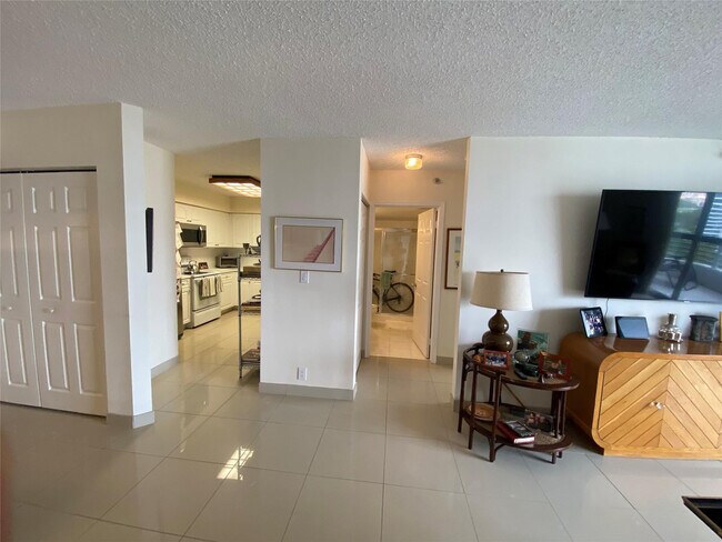 Building Photo - 3530 Mystic Pointe Dr