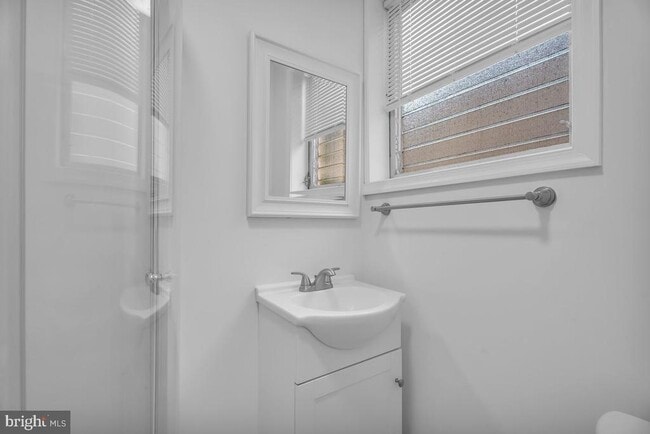 Building Photo - 3227 Chatham St