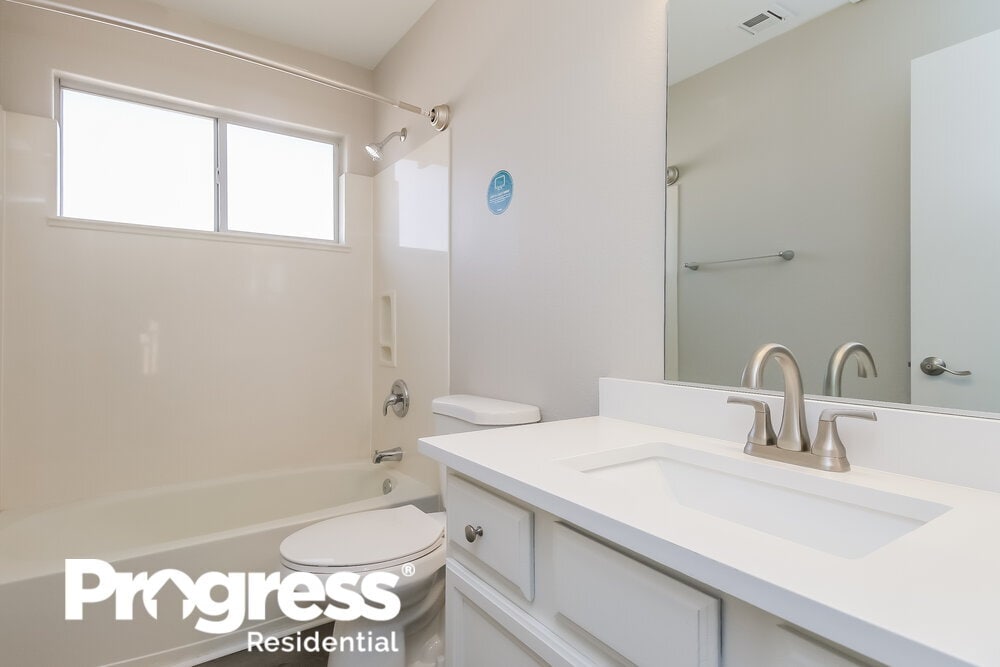 Building Photo - 1036 W Olive Ave