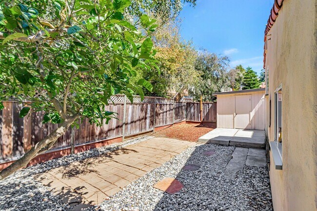 Building Photo - Hainline Road 143-145