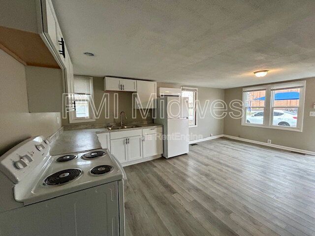 Building Photo - 1408 Holland St
