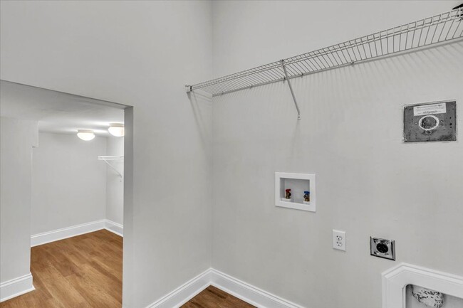 Building Photo - 3 Br, 2.5 Ba Townhome In Richmond Hill