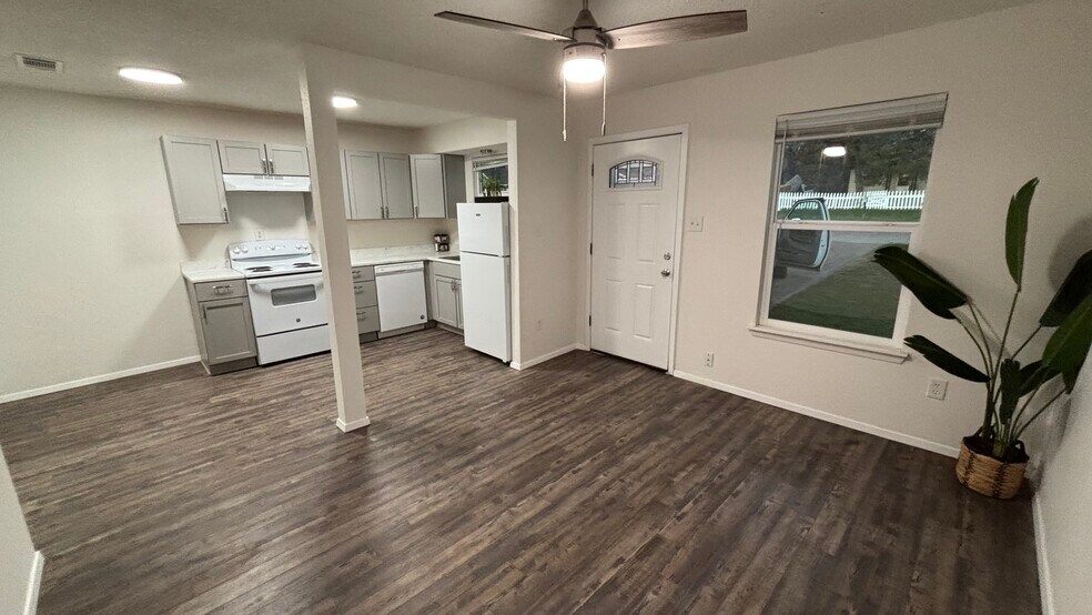 Building Photo - 863 Anahuac Ave