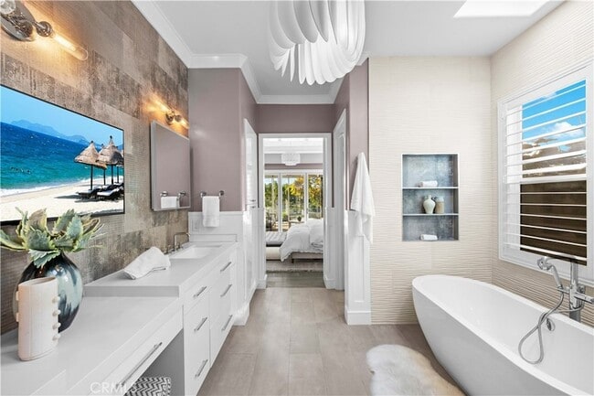 Building Photo - 58 Victoria